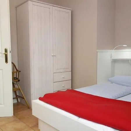 Hues Dikstian- 2 Apartman *