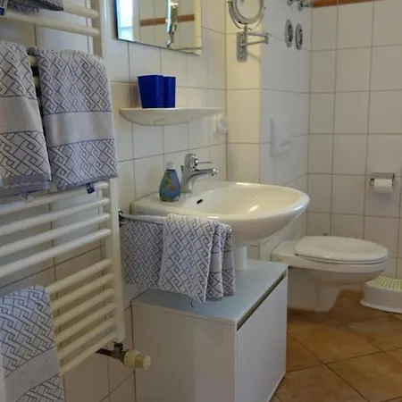 Hues Dikstian- 2 Apartman Alkersum