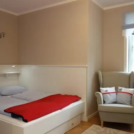 Hues Dikstian- 2 Apartman